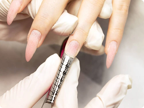 Nail artist